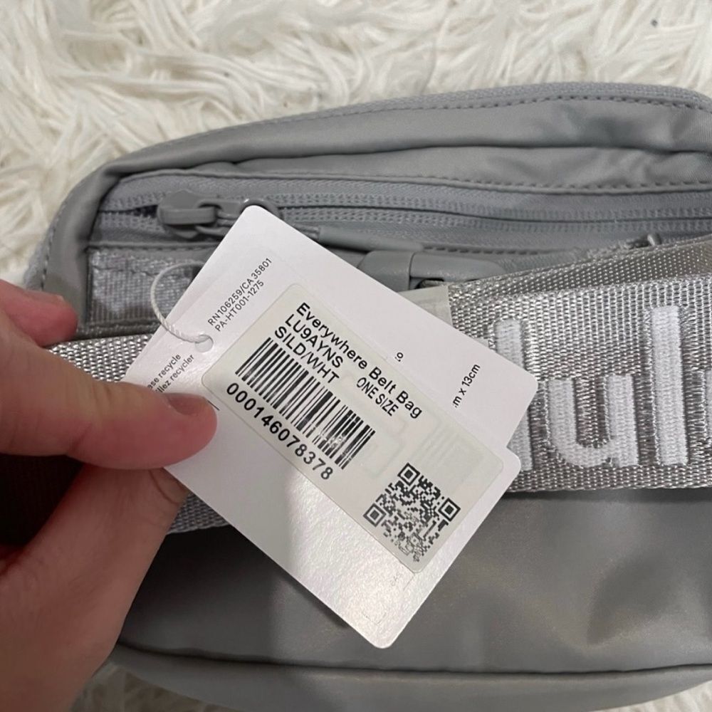 NWT lululemon everywhere belt bag silver drop white wordmark extended strap - Picture 4 of 5